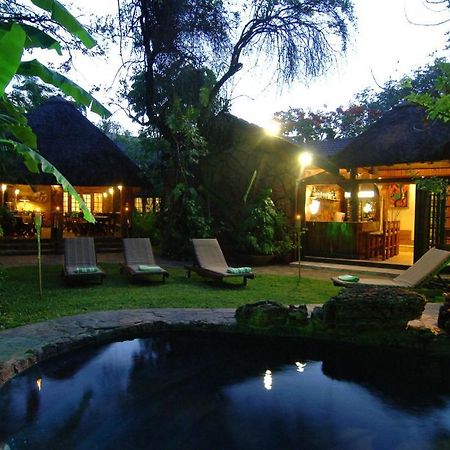 Kaia Tani Exclusive Guesthouse พาลาบอร์วา ภายนอก รูปภาพ