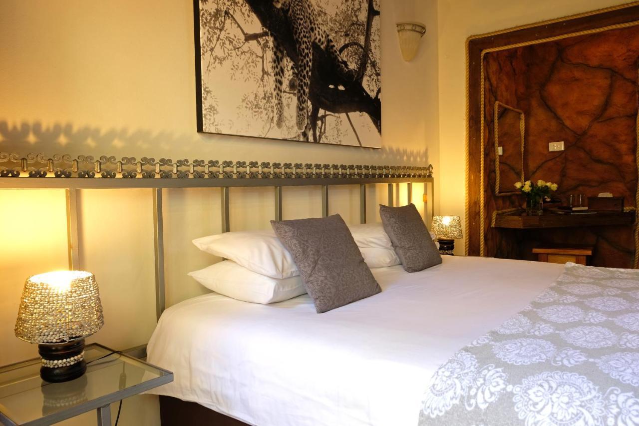 Kaia Tani Exclusive Guesthouse พาลาบอร์วา ภายนอก รูปภาพ