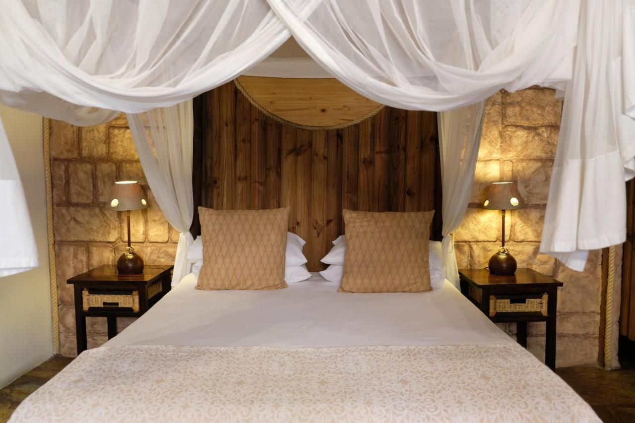 Kaia Tani Exclusive Guesthouse พาลาบอร์วา ภายนอก รูปภาพ