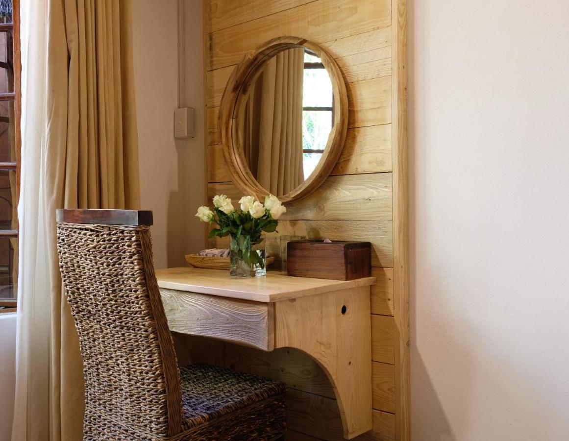 Kaia Tani Exclusive Guesthouse พาลาบอร์วา ภายนอก รูปภาพ