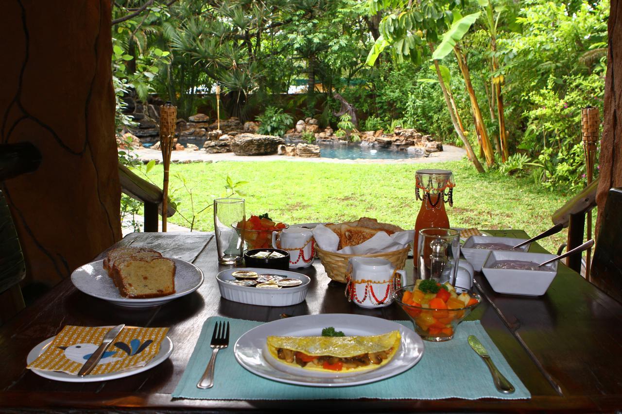 Kaia Tani Exclusive Guesthouse พาลาบอร์วา ภายนอก รูปภาพ
